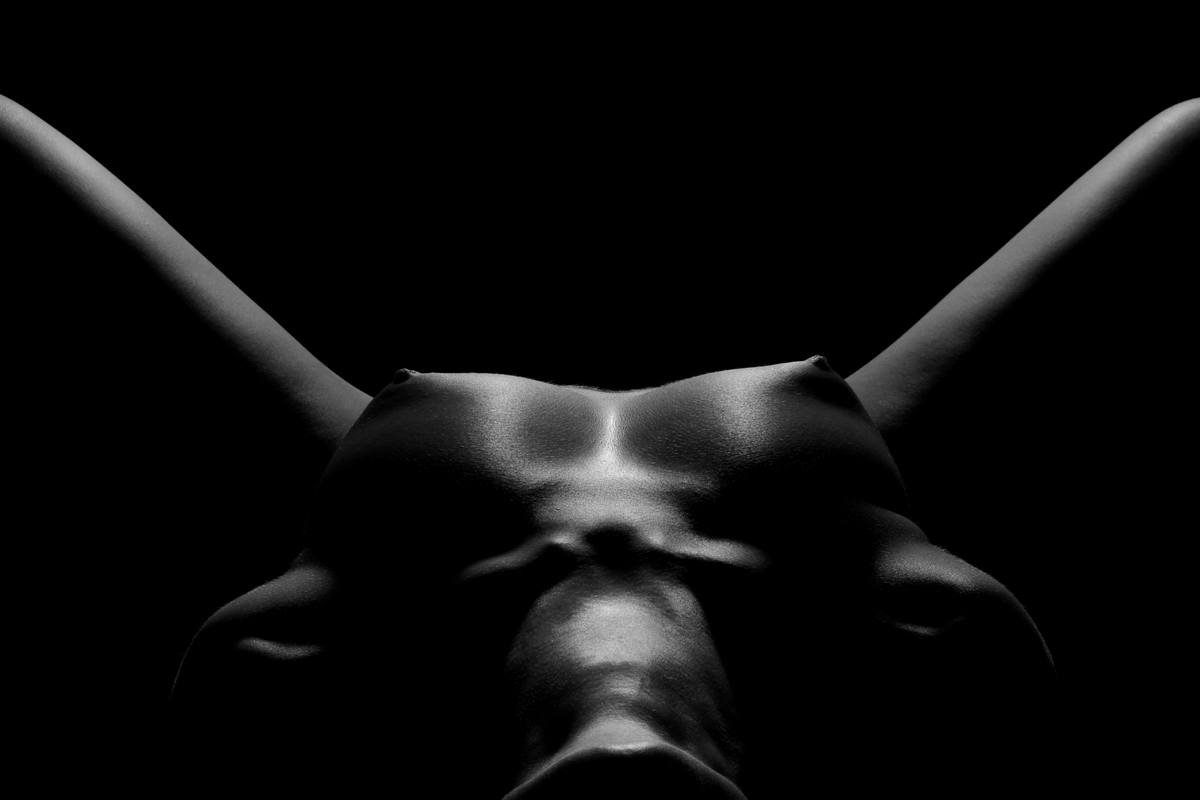 Aktfotografie Aktfotos schwarzweiss Fotoshooting Bern - Zürich - Basel - Genf